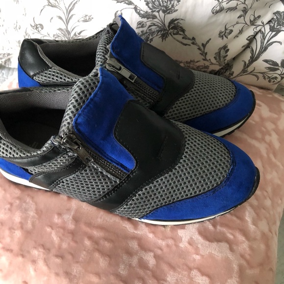 Women’s  Sneakers - Picture 5 of 8